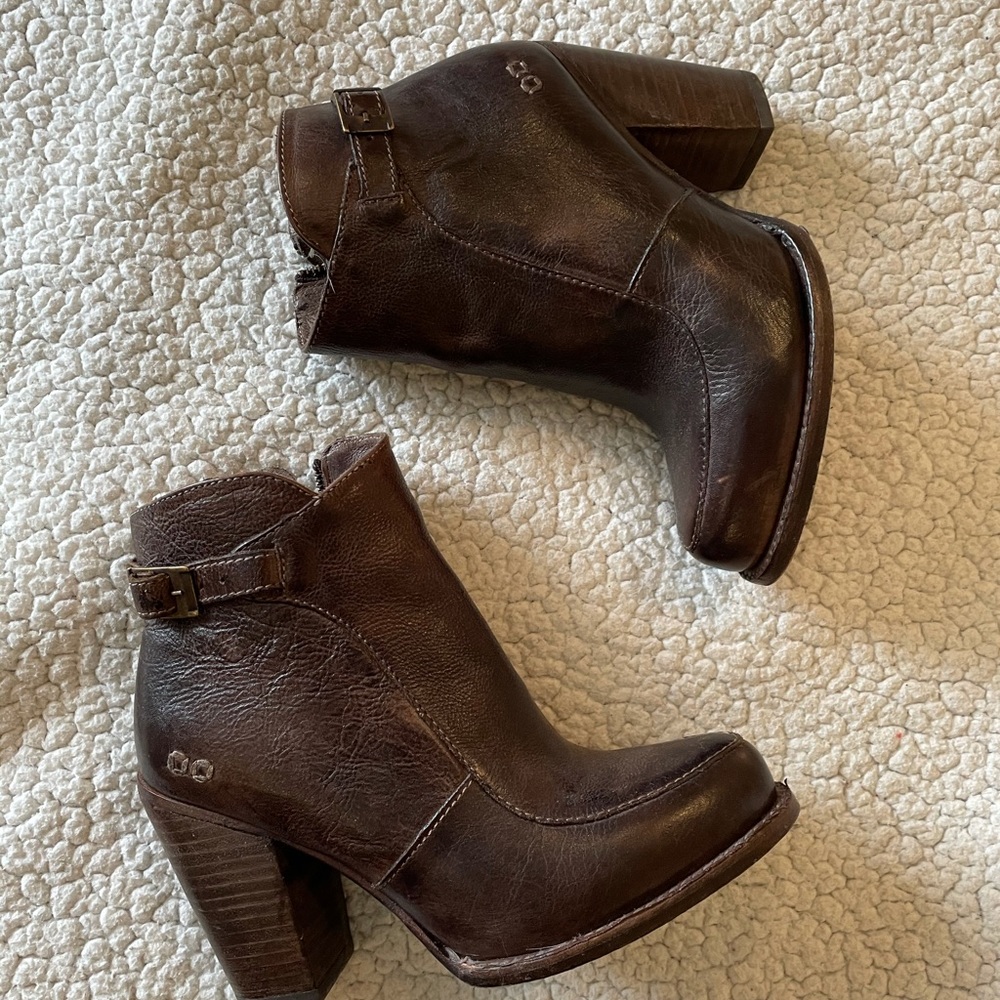 Super cute ankle booties